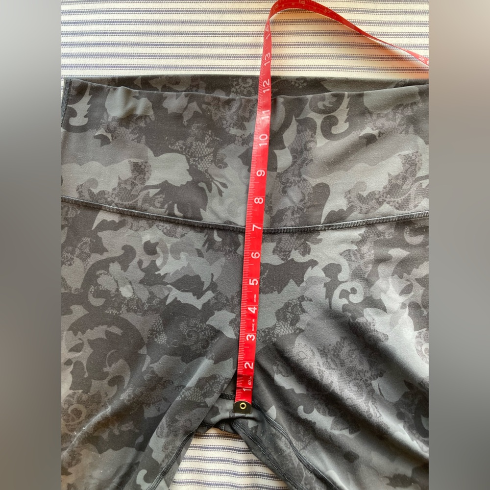 Lululemon Black/Gray Camo Leggings - Picture 7 of 11